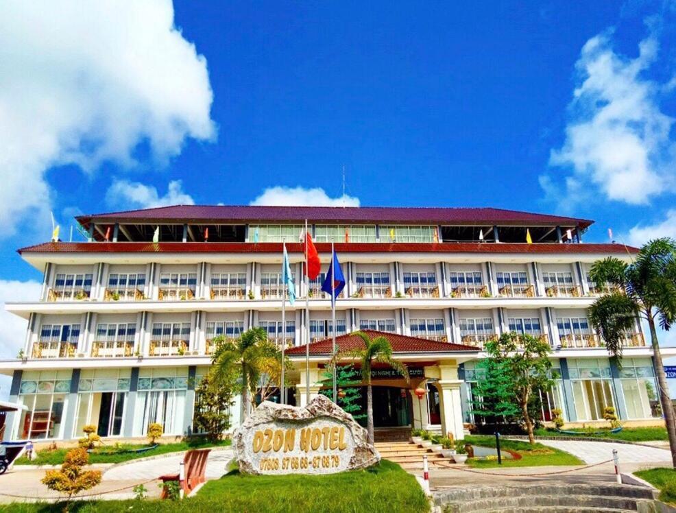 Ozon Hotel Nam Can Exterior photo